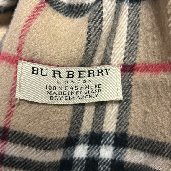 Burberry Cashmere Scarf traditional check print - Picture 5 of 14